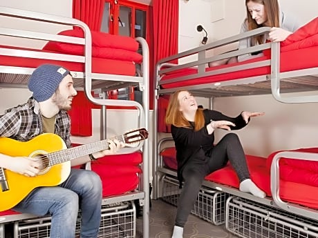 Bed in 6 Bed Mixed Dormitory Ensuite