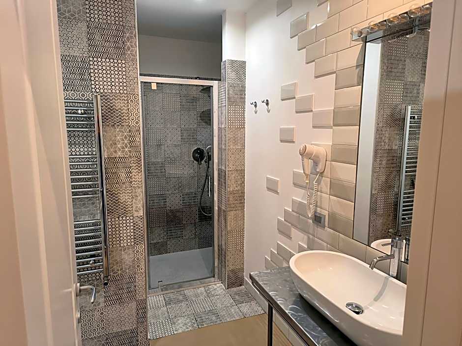 Trevi Contemporary Suite