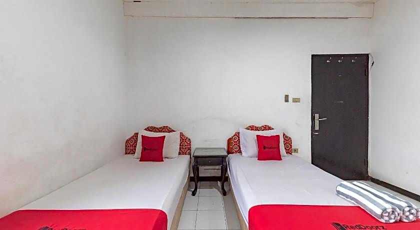 RedDoorz near Taman Kota Lapang Merdeka Sukabumi