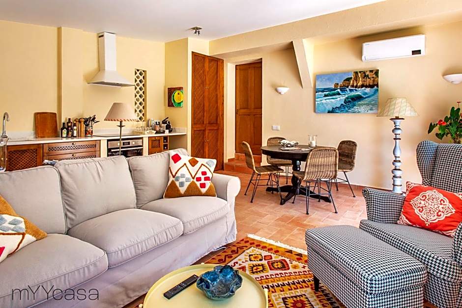 Quinta Azul - Gorgeous Apartment with Pool & Private Terrace