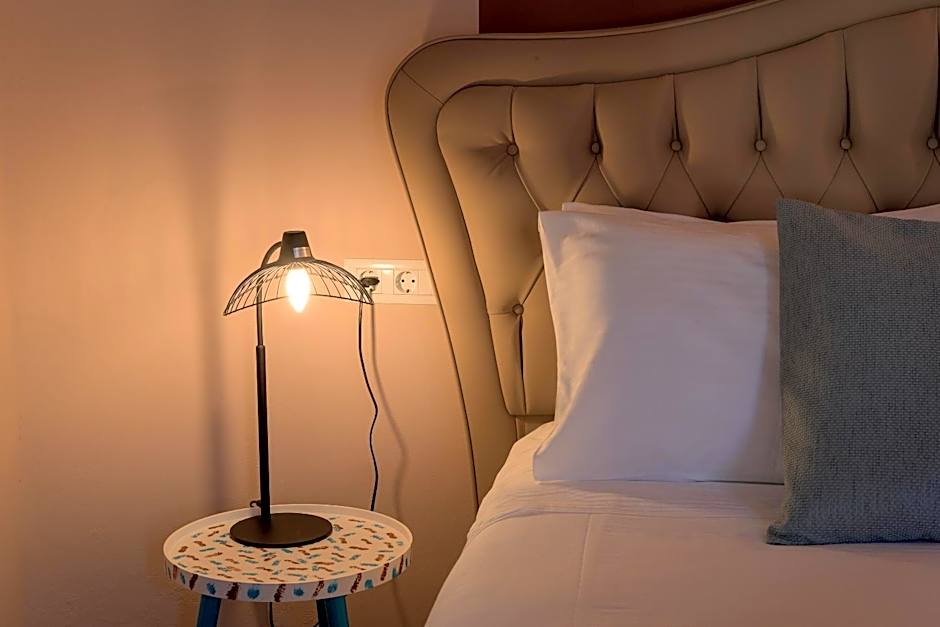 Grace Hotel & Studios