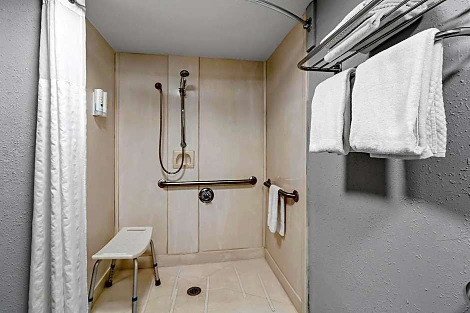 Quality Inn & Suites Gibsonia - Pittsburgh North