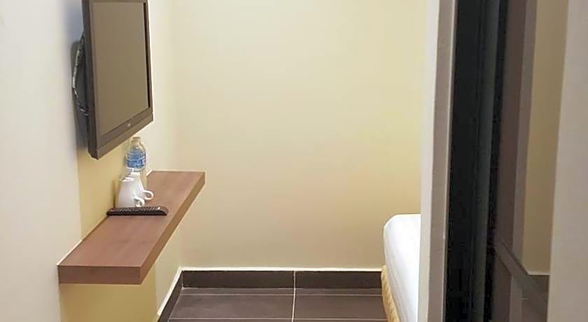 9 Square Hotel - Sri Kembangan