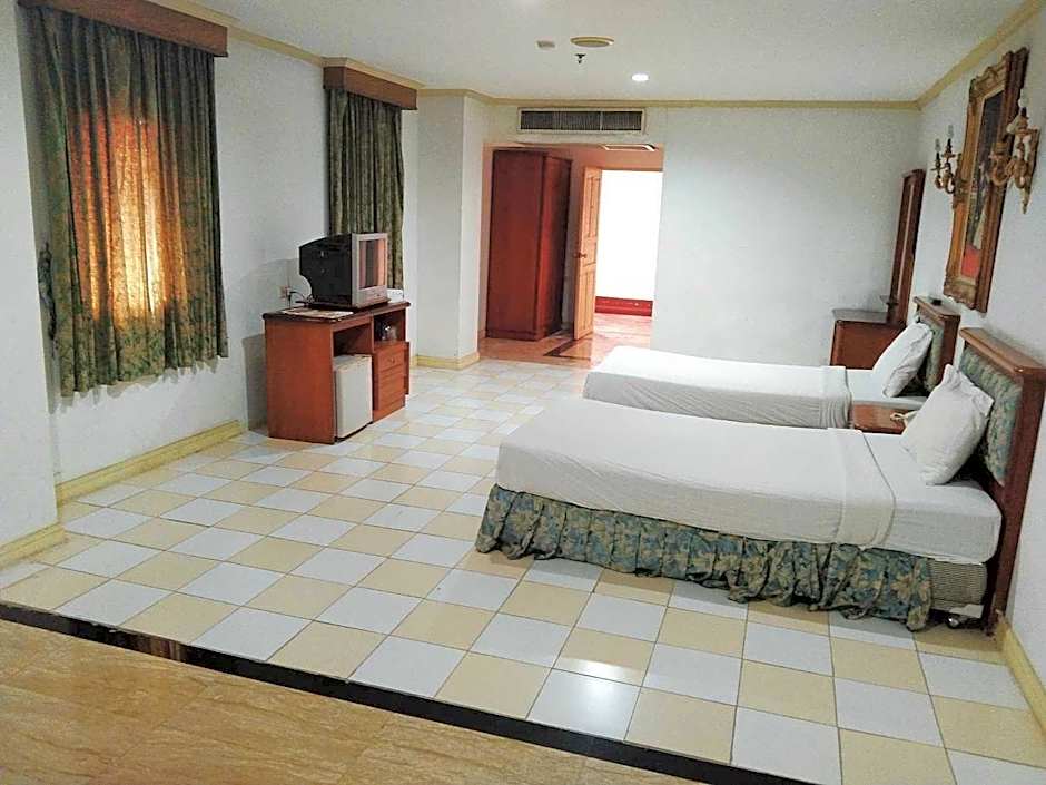 OYO 75466 13 Coins Bang Yai Hotel