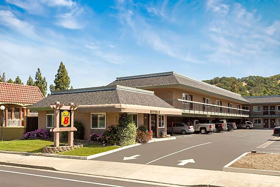 Super 8 by Wyndham Martinez