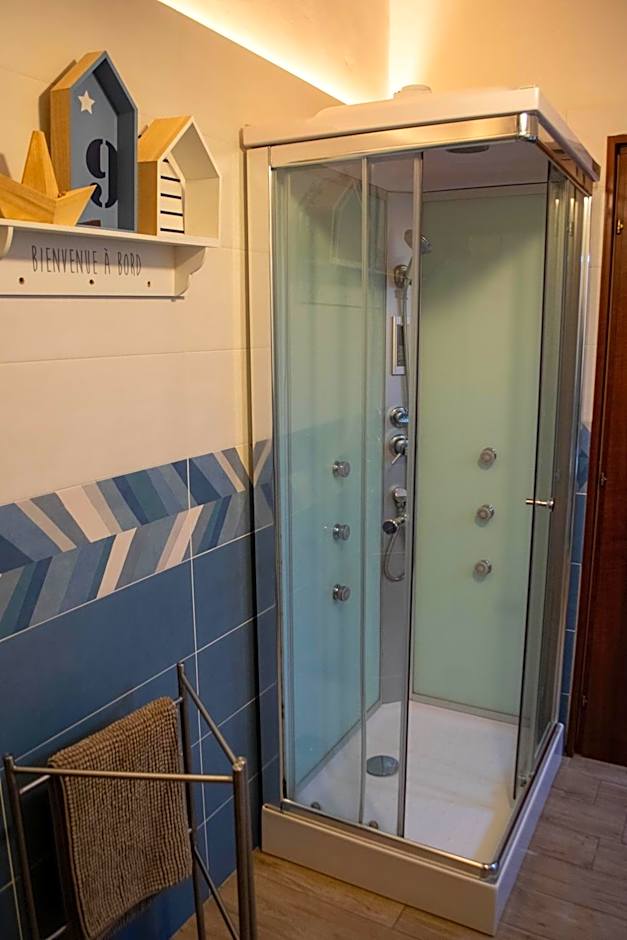 Emmanueli65 fronte clinica per 4 matrimoniale e castello