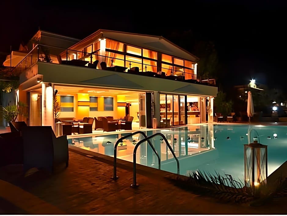 Belussi Beach Hotel & Suites