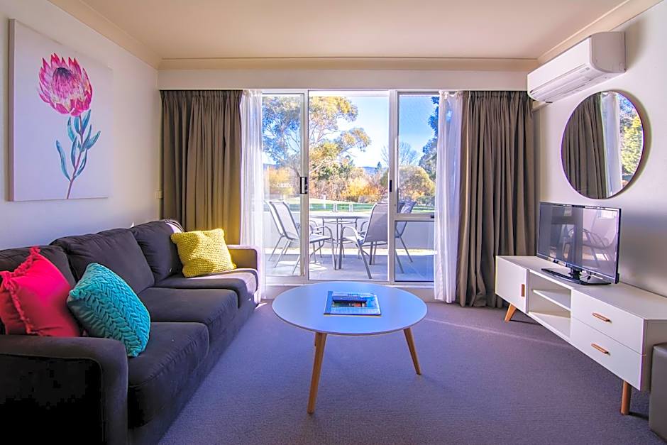 Horizons Lake Jindabyne