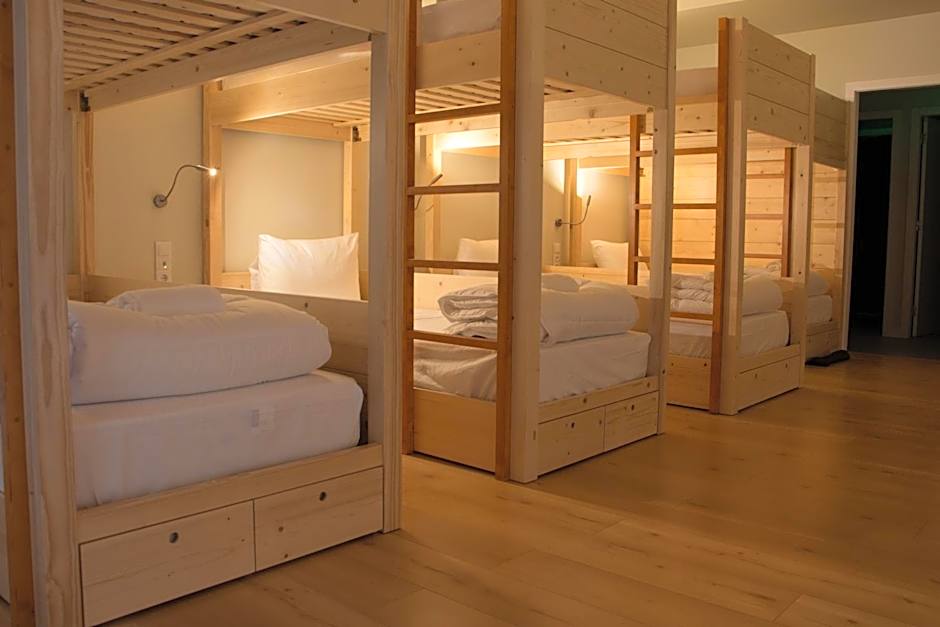 Feira Hostel & Suites