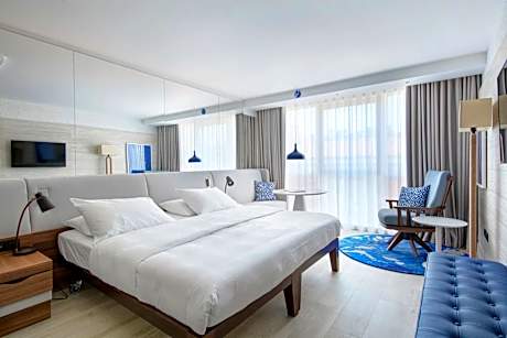 Superior Room - City View