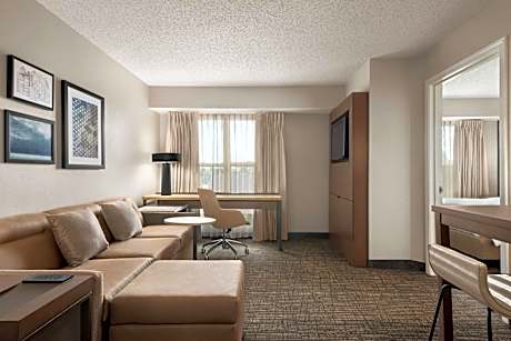 One-Bedroom Queen Suite with Sofa Bed - Hearing Accessible