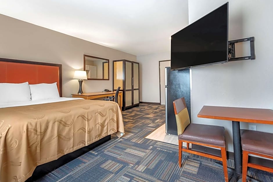 Quality Inn & Suites Evansville Downtown