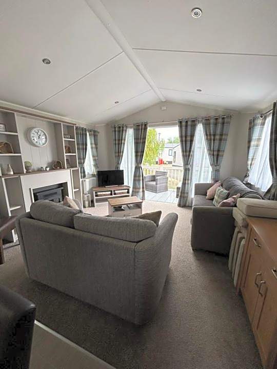 23 larch view luxury caravan tattershall lakes