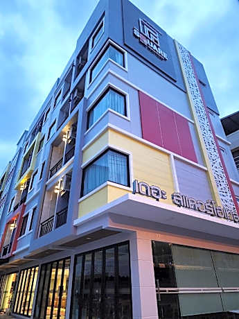 The Square Hotel เดอะสแควร์โฮเทลนครพนม