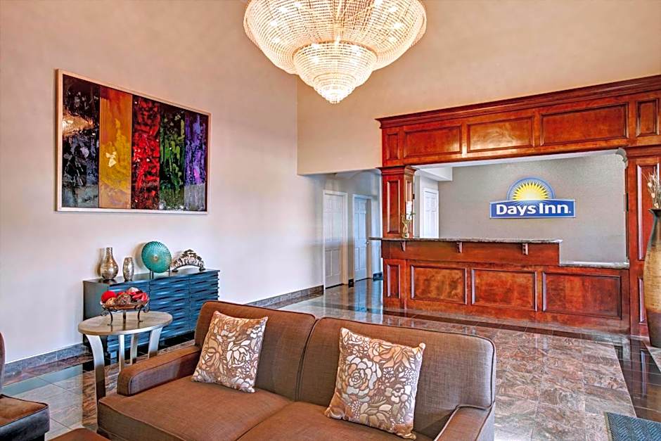 Days Inn & Suites by Wyndham Houston North/Spring