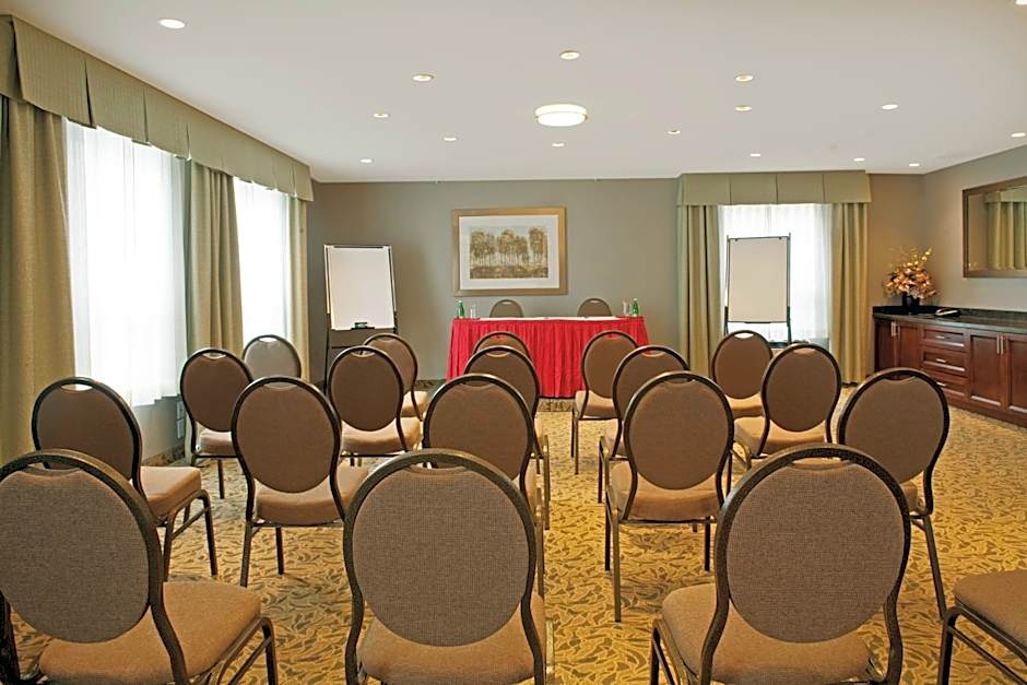 Travelodge by Wyndham Oshawa Whitby