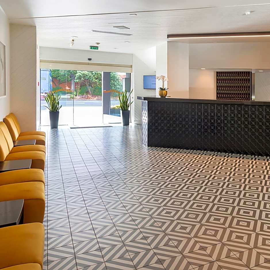 Bay Plaza Hotel