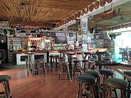 Harleys Pub And Hotel