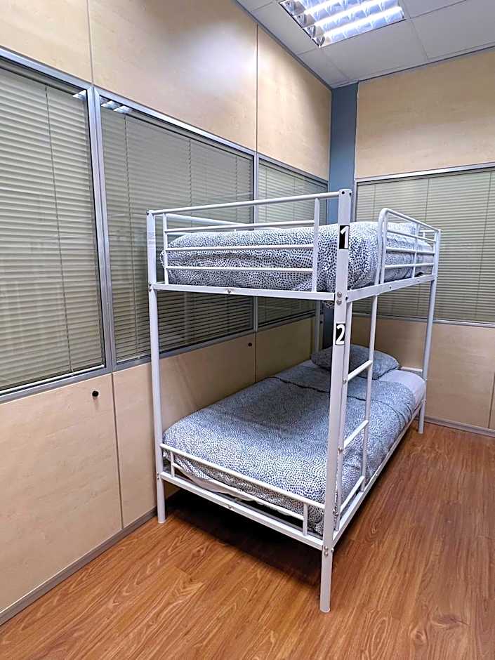 Hostel Acacias