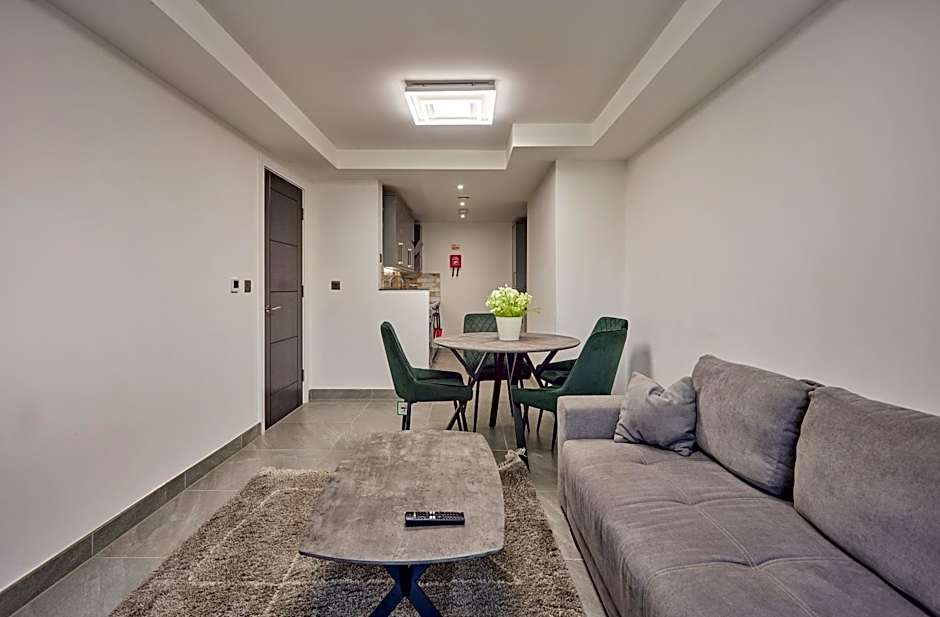 The Ashcroft Studios & Apartments with Free Parking