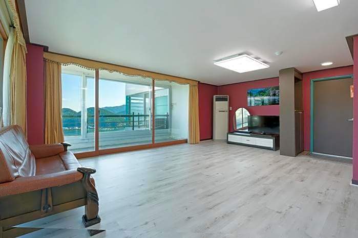 Namhae Season Hotel