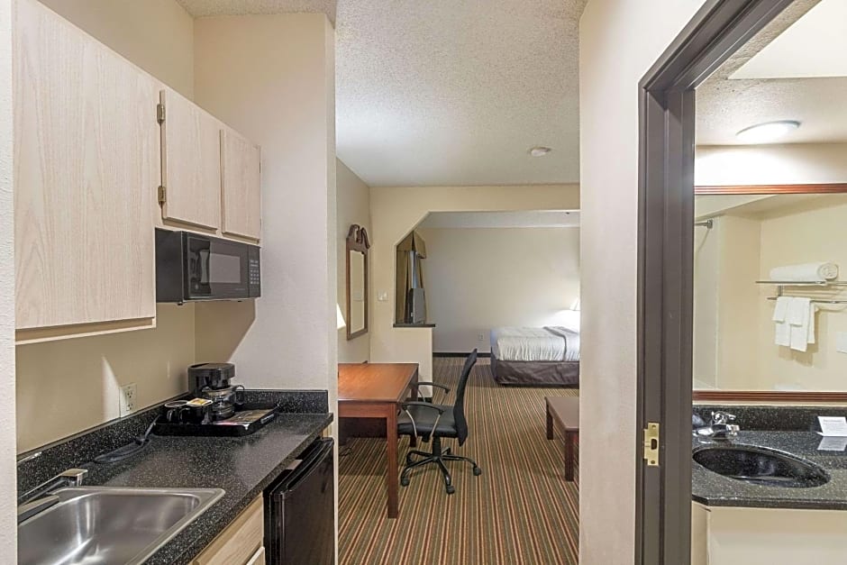 Quality Inn & Suites West Chase