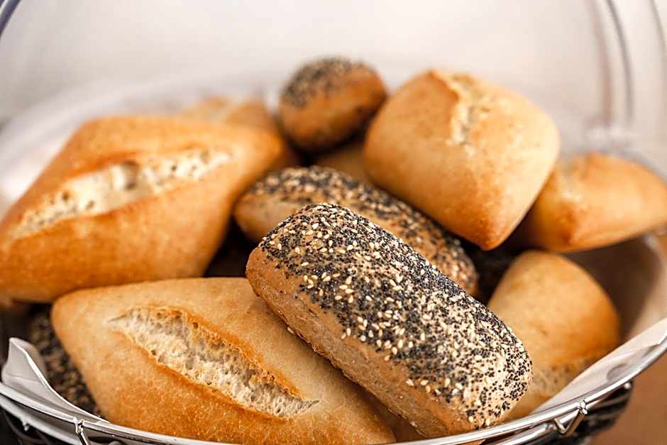 Hotel Vier Jahreszeiten an der Therme & Kliniken Bad Krozingen Nähe Freiburg & Schwarzwald Ideal für Wellness Kur & Business Ausflüge 24h Check In- WLAN & Parken gratis