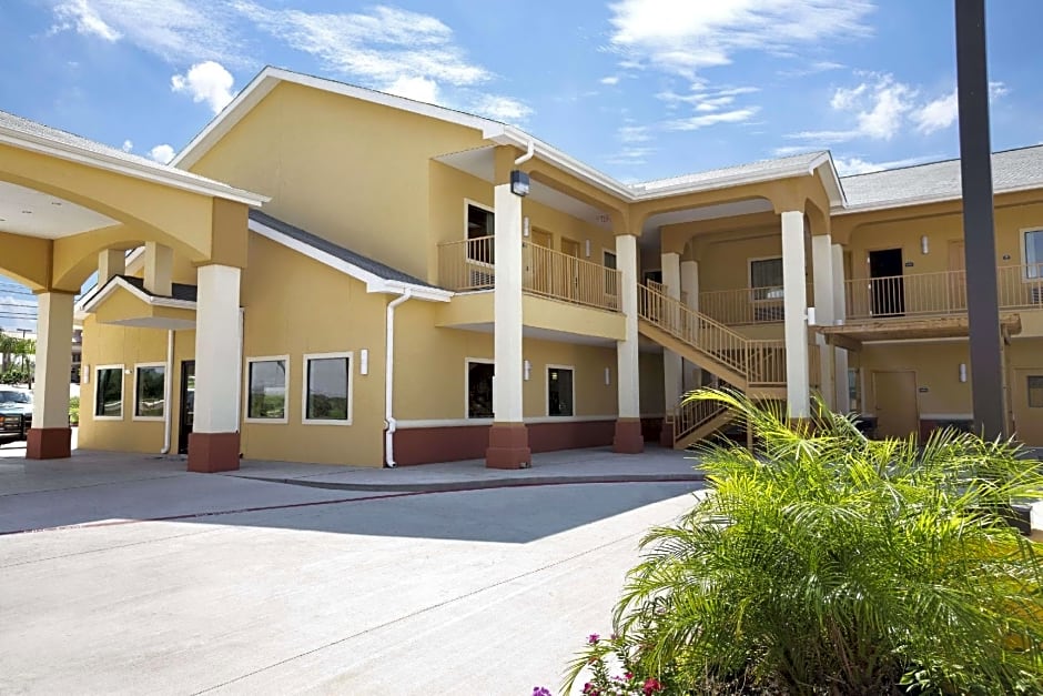 Days Inn & Suites by Wyndham Gonzales