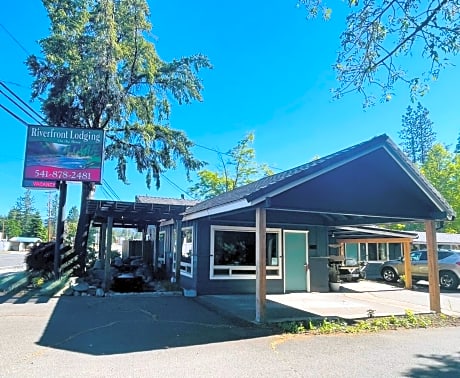 Riverfront Lodging