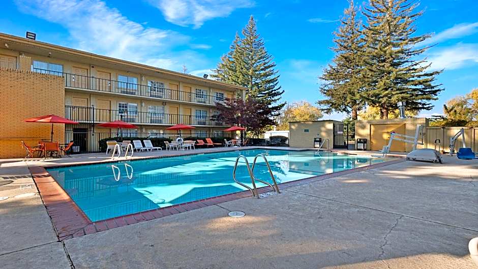 Howard Johnson by Wyndham Sacramento Downtown