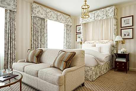 Deluxe Room with One King or one Queen