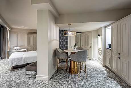 Suite Citadine with King bed, Old Quebec view