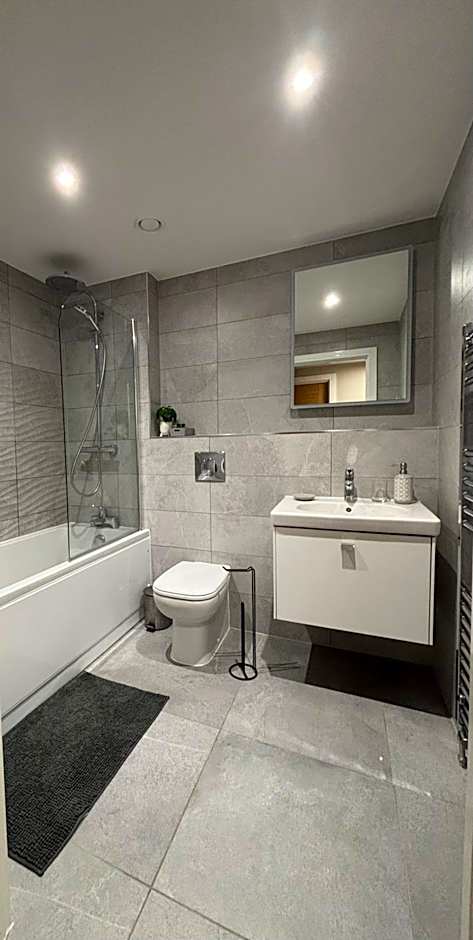 Modern Apartment - BHX NEC - Free Secure Gated Parking