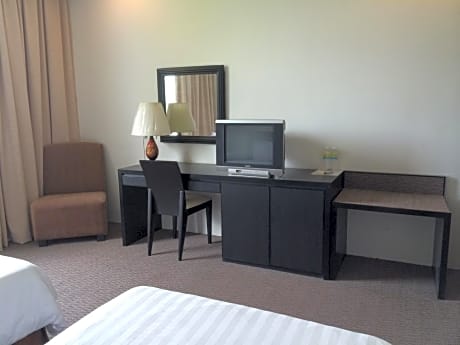 Deluxe King Room (Upper Floor)
