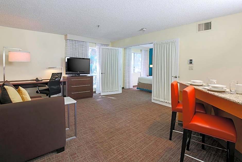 Photo 1 of 4 of 1 King Bed with Sofabed Suite