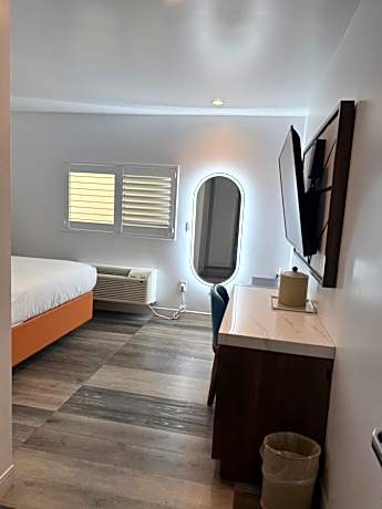 Standard Queen Room