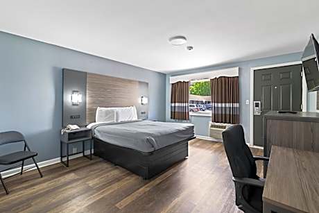 Queen Room - Non-Smoking