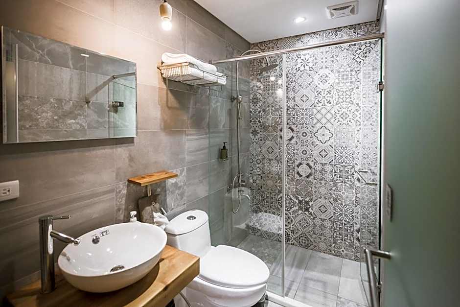 Tiin Tinn - Rivershore B&B