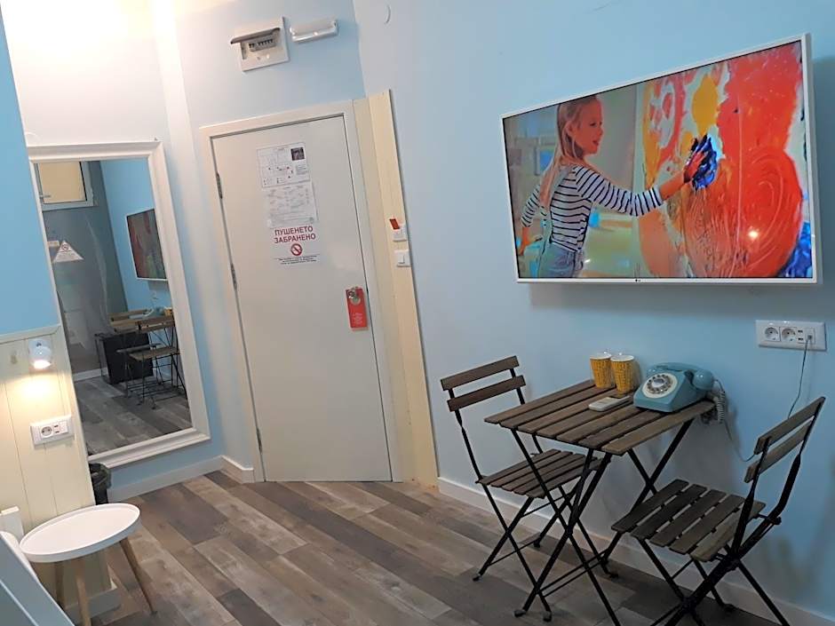 Three Dolphins Hotel with a Rooftop terracе