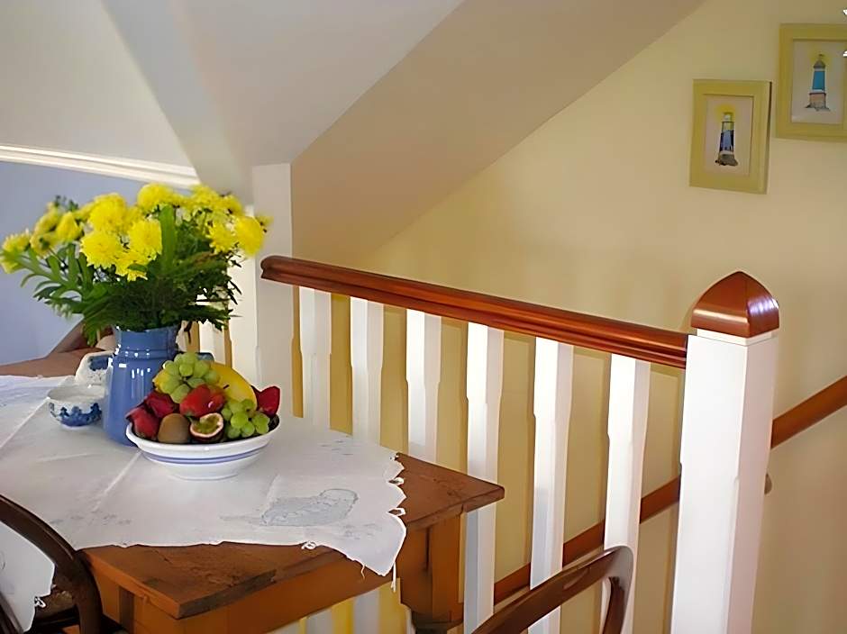 Water Bay Villa Bed & Breakfast