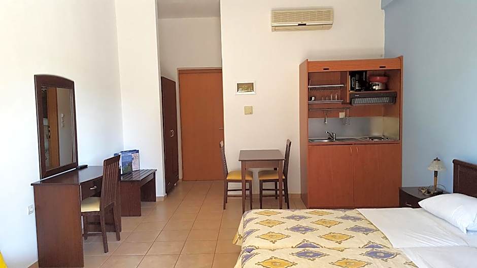 Palirria Hotel & Studios