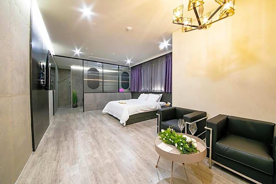 Zdjęcie 1 z 4 — Junior Suite