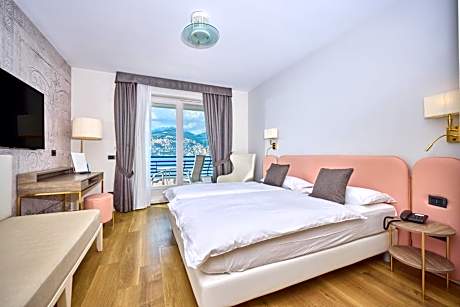 Deluxe Double or Twin Room with Lake View