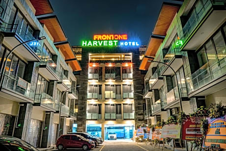 Front One Harvest Hotel Wonosobo
