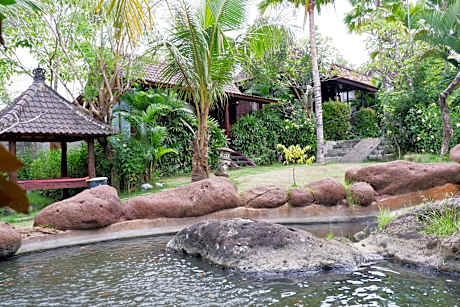 Deluxe Bungalow with Garden View