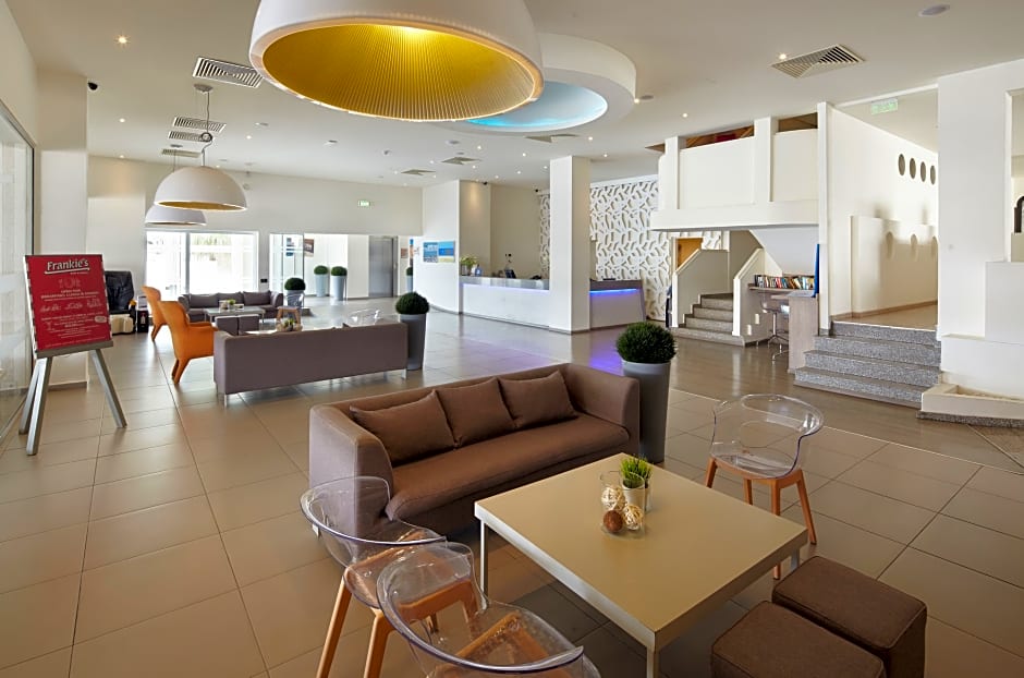 Melpo Antia Luxury Apartments & Suites