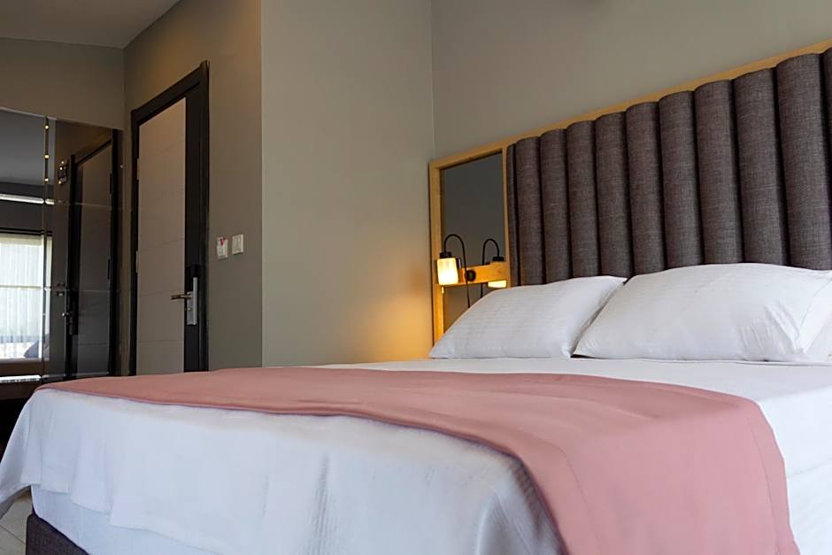 L'opera Deluxe Hotel