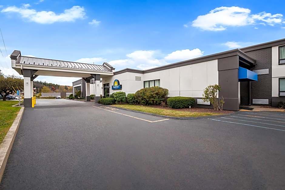 Days Inn by Wyndham Liberty