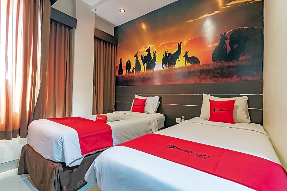 RedDoorz near Stadion Sanaman Mantikei