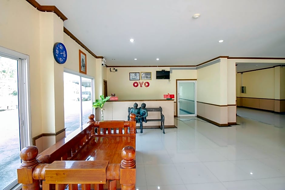 OYO 75334 Train Hotel